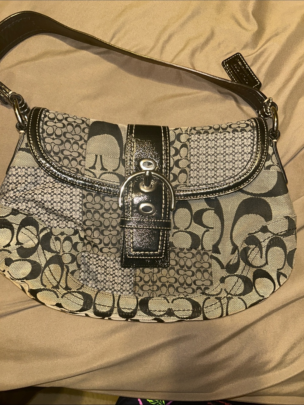 Coach Patchwork Signature bag. Some brownish make up stains (pics included)
